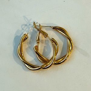 Small twisted hoops